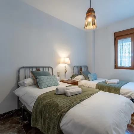 Con Parking El Patio De La Muralla *