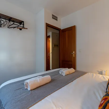 Con Parking El Patio De La Muralla Apartment *