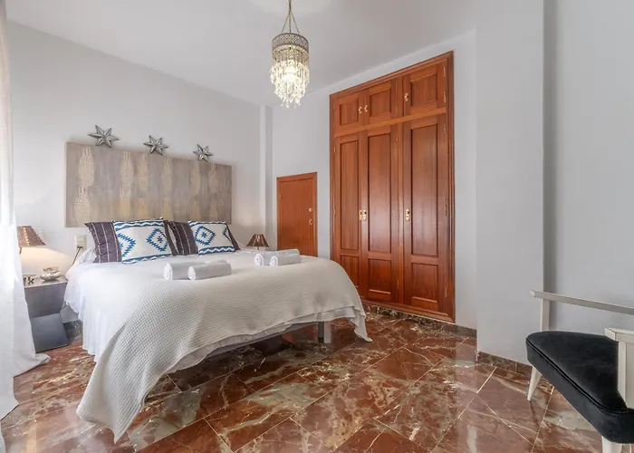 Con Parking El Patio De La Muralla Apartment