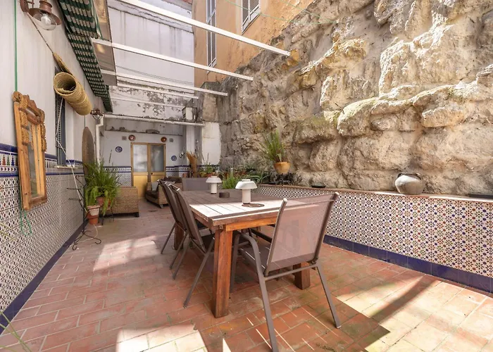 Con Parking El Patio De La Muralla