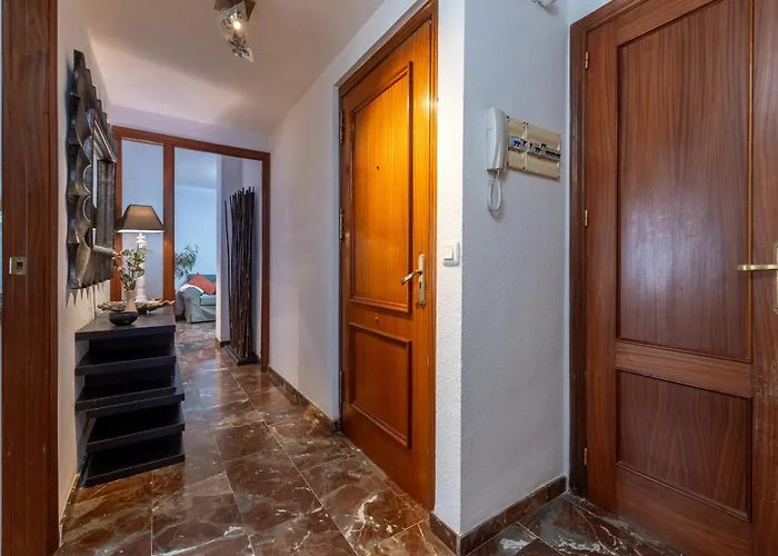 Con Parking El Patio De La Muralla *