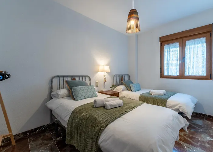 Con Parking El Patio De La Muralla *